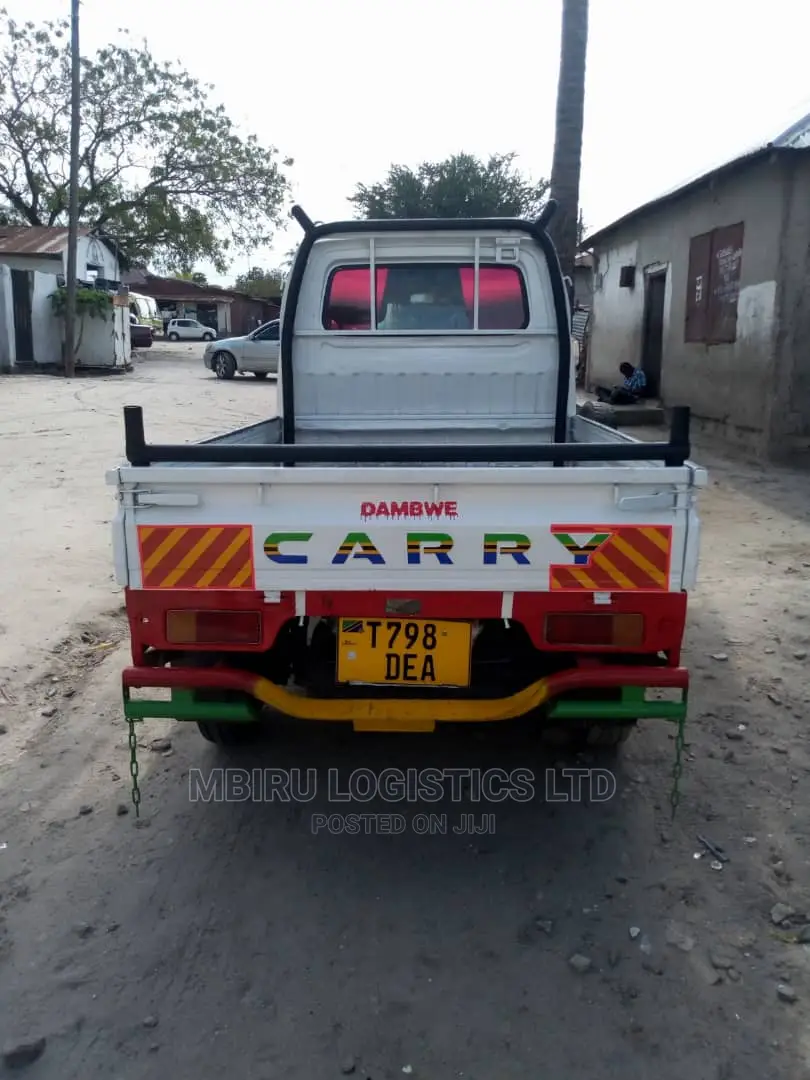White Suzuki Cargo Carry 2002