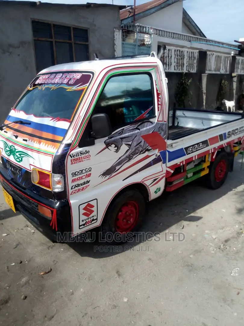 White Suzuki Cargo Carry 2002