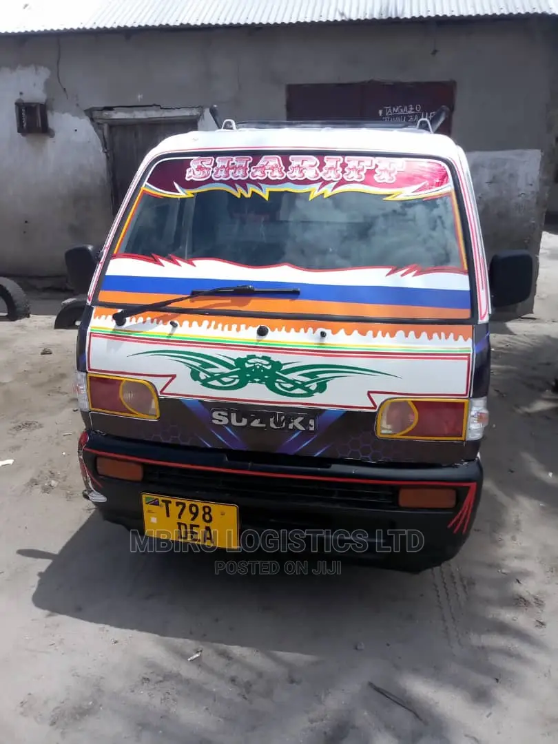 White Suzuki Cargo Carry 2002