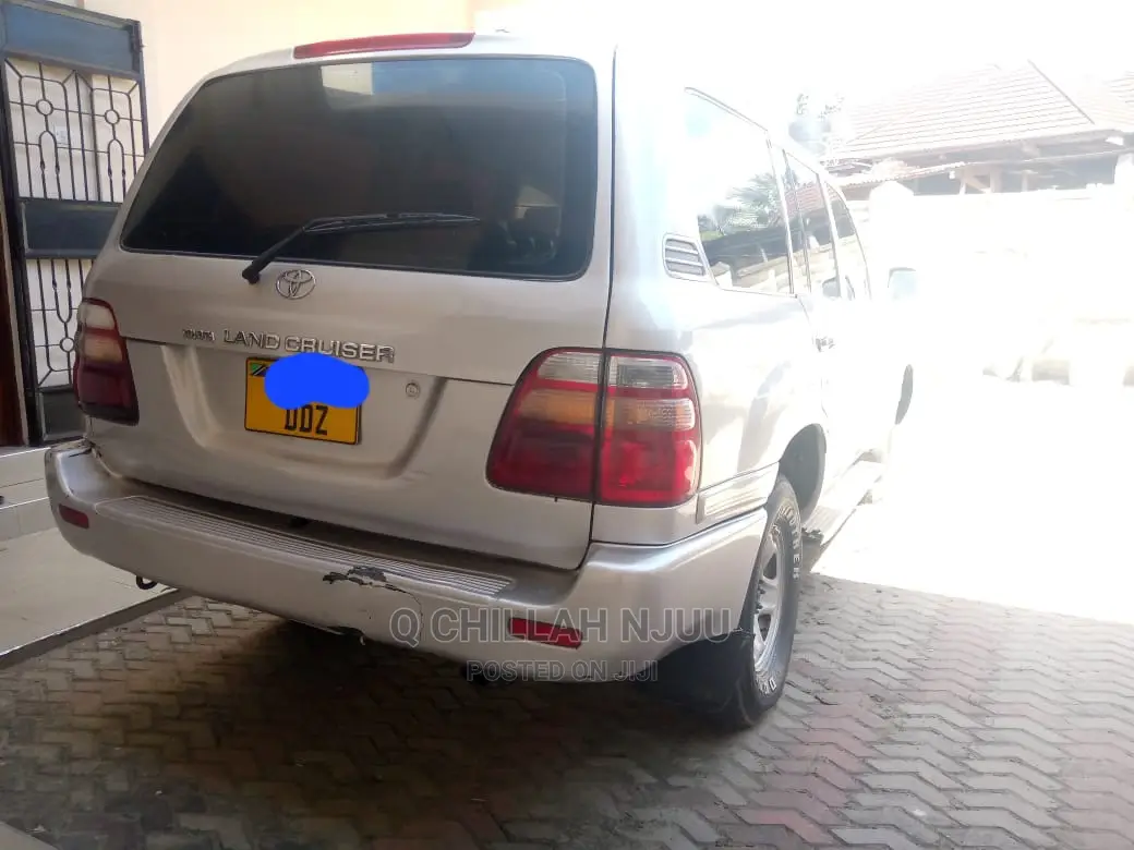 Toyota Land Cruiser 2003 White