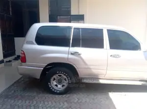 Toyota Land Cruiser 2003 White