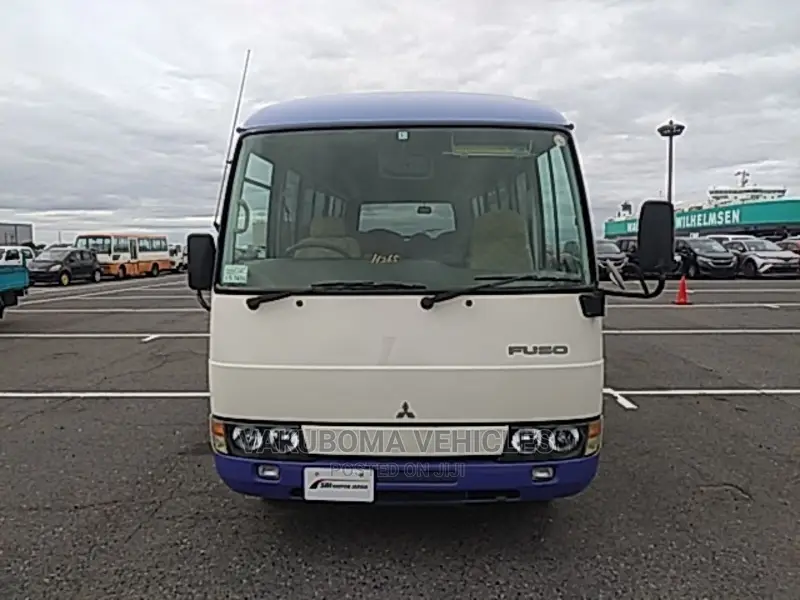 Mitsubishi Fuso Rosa 1998 White