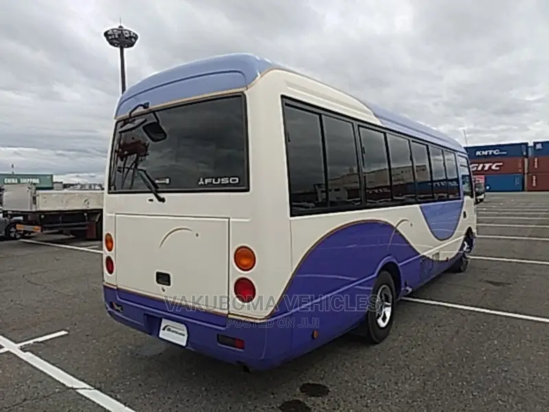 Mitsubishi Fuso Rosa 1998 White