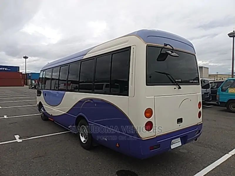 Mitsubishi Fuso Rosa 1998 White