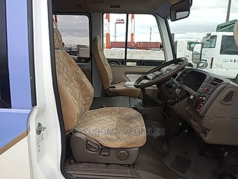 Mitsubishi Fuso Rosa 1998 White