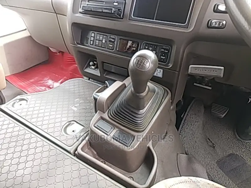 Mitsubishi Fuso Rosa 1998 White