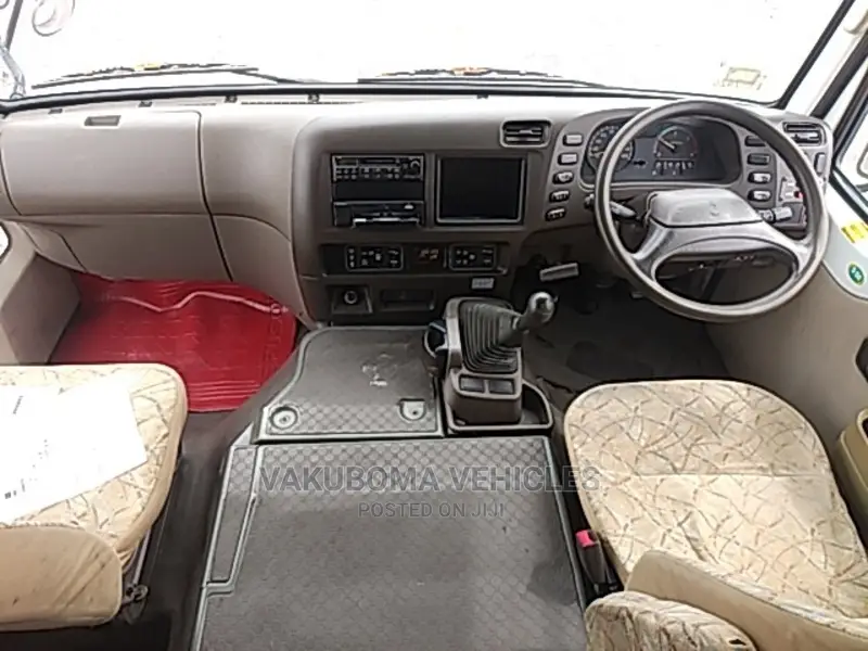 Mitsubishi Fuso Rosa 1998 White