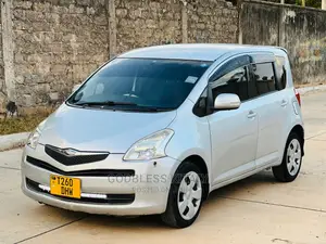 Toyota Ractis 2005 Silver