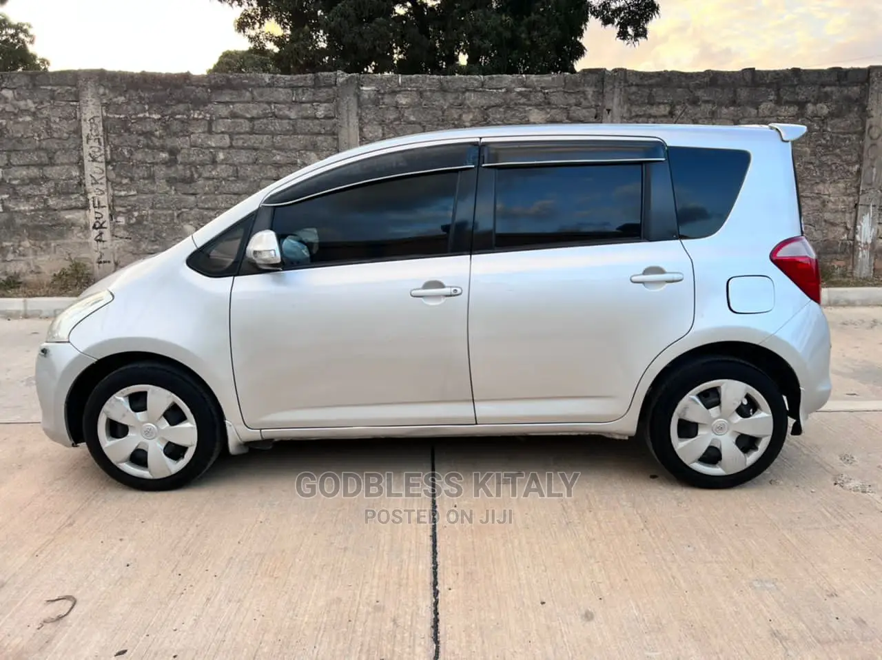 Toyota Ractis 2005 Silver