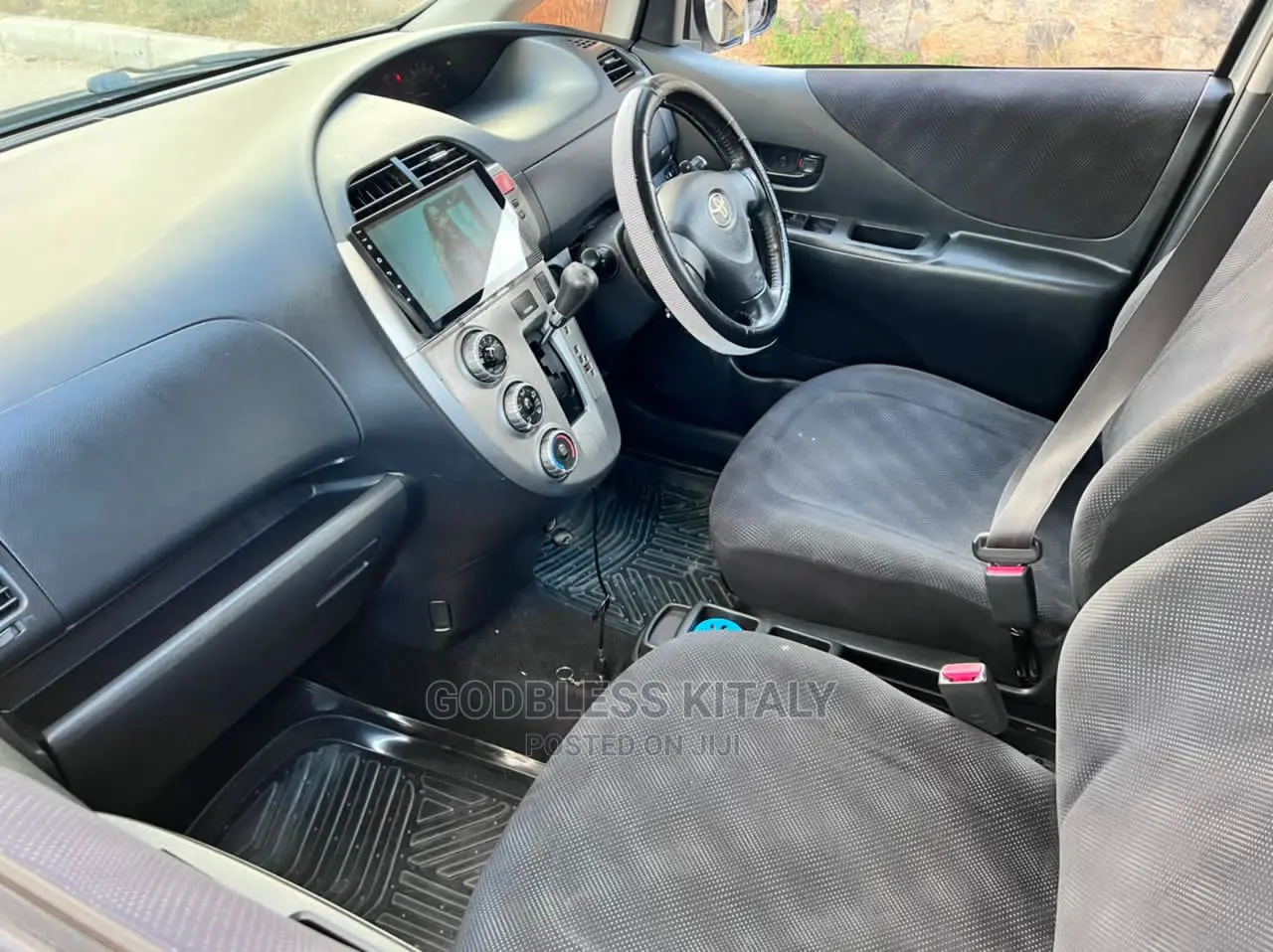 Toyota Ractis 2005 Silver
