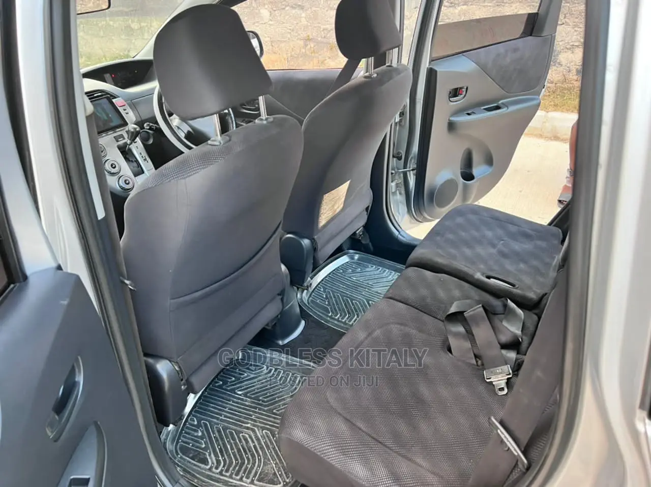 Toyota Ractis 2005 Silver