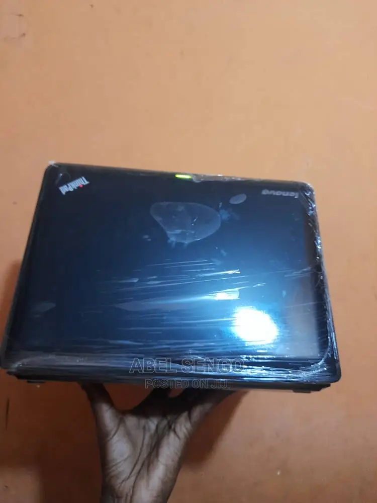 Laptop Lenovo ThinkPad X131e 4GB Intel Core 2 Duo HDD 320GB