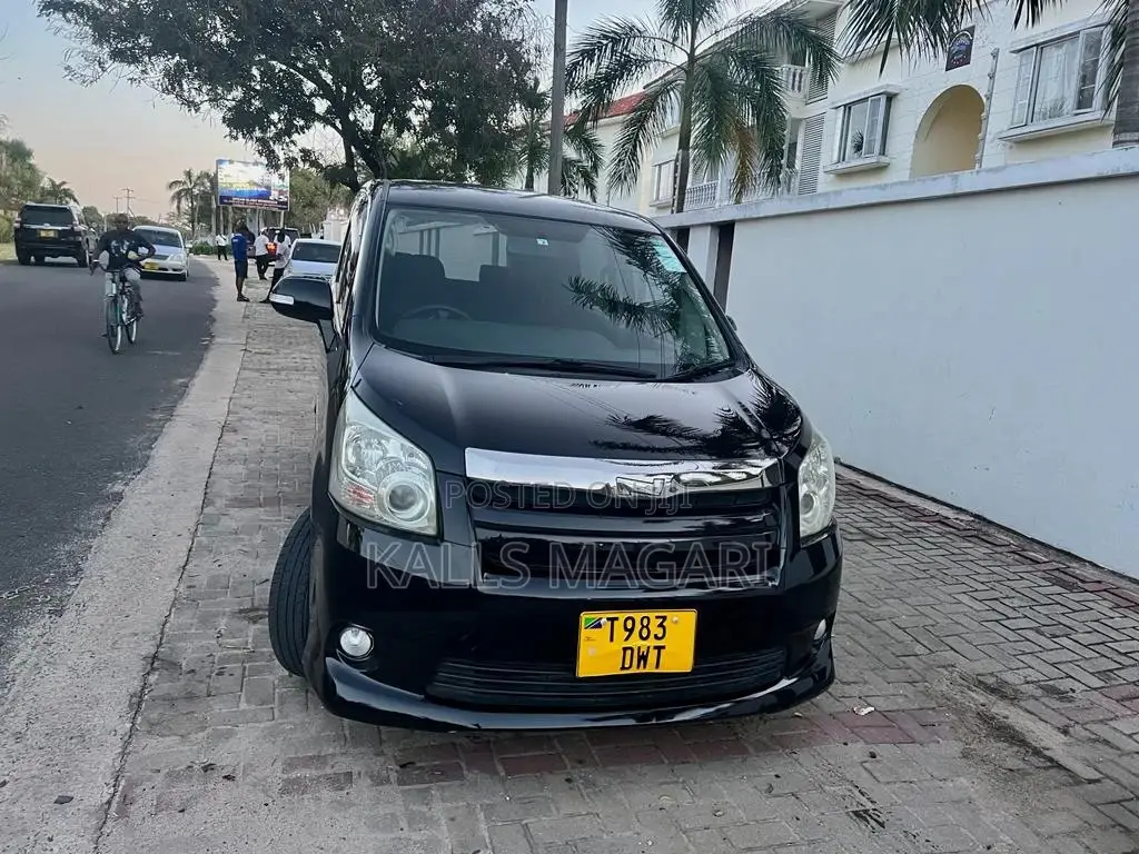 Toyota Noah 2008 Black