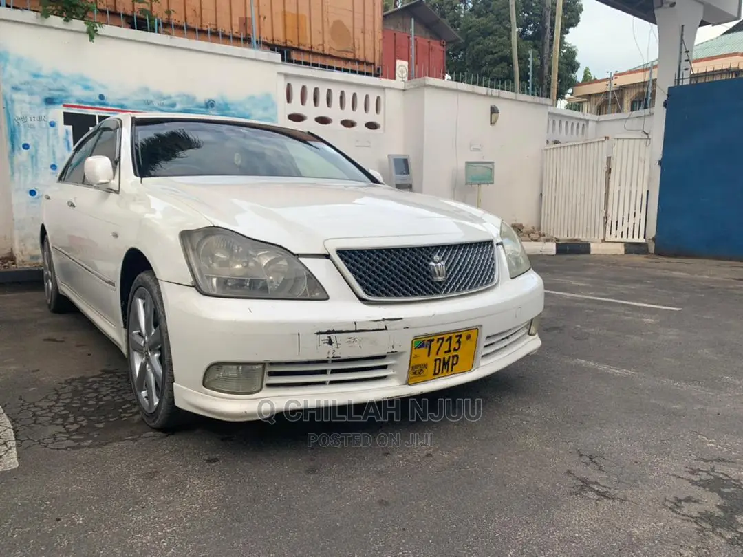 Toyota Crown 2005 White