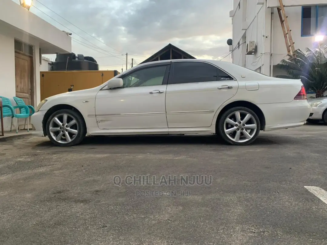Toyota Crown 2005 White