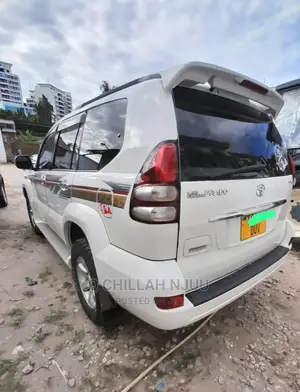 Toyota Land Cruiser Prado 2005 White