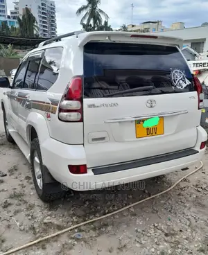 Toyota Land Cruiser Prado 2005 White
