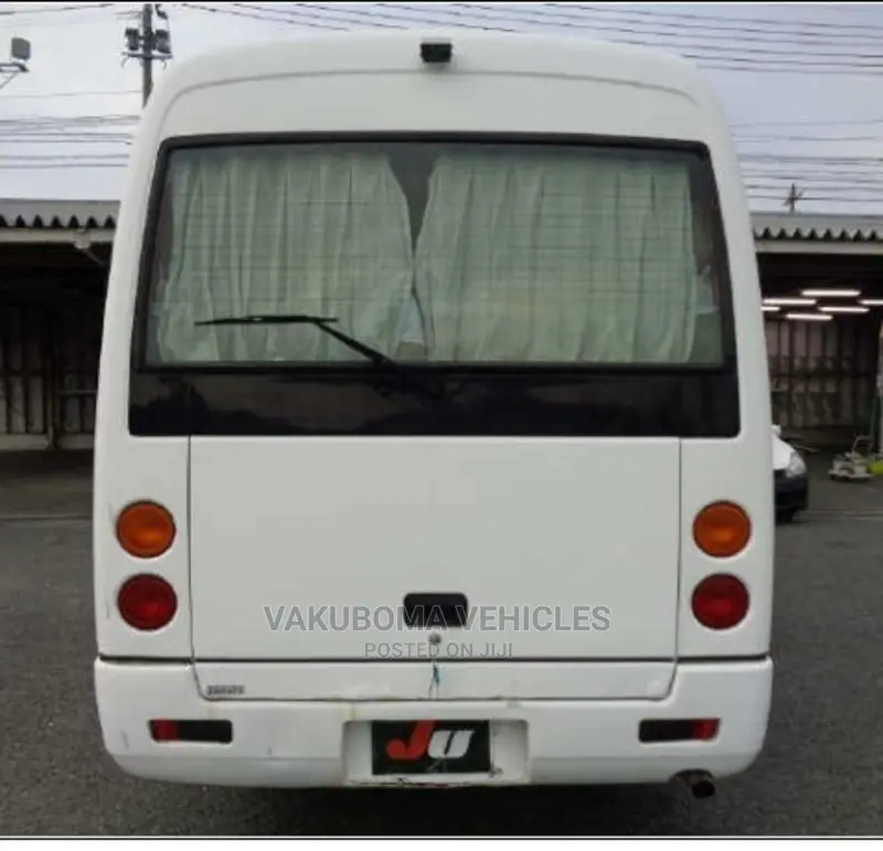 Mitsubishi Fuso Rosa 2001 White