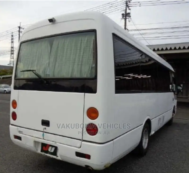 Mitsubishi Fuso Rosa 2001 White