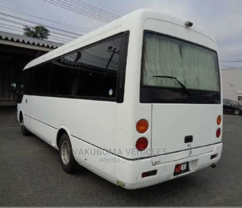 Mitsubishi Fuso Rosa 2001 White