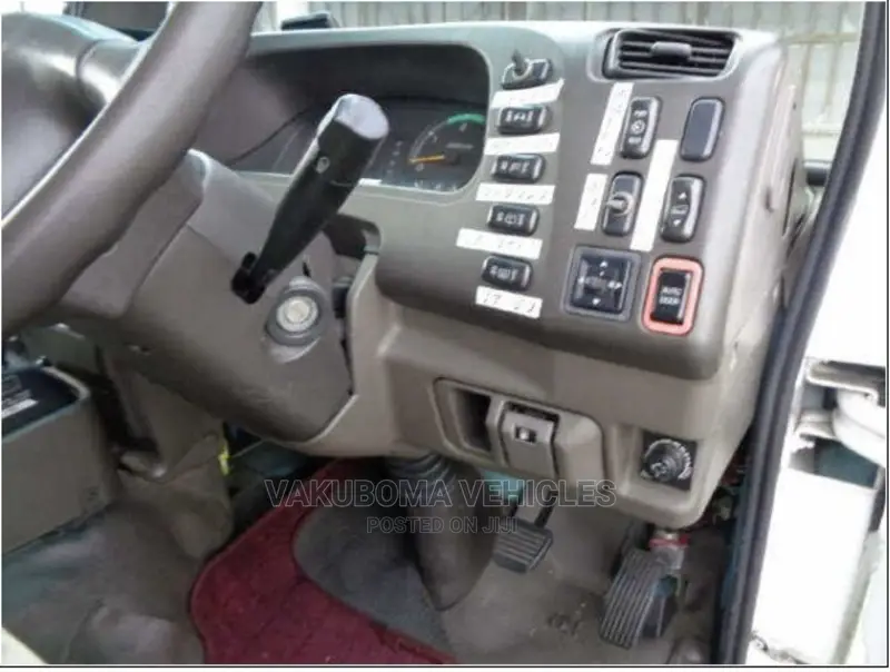 Mitsubishi Fuso Rosa 2001 White