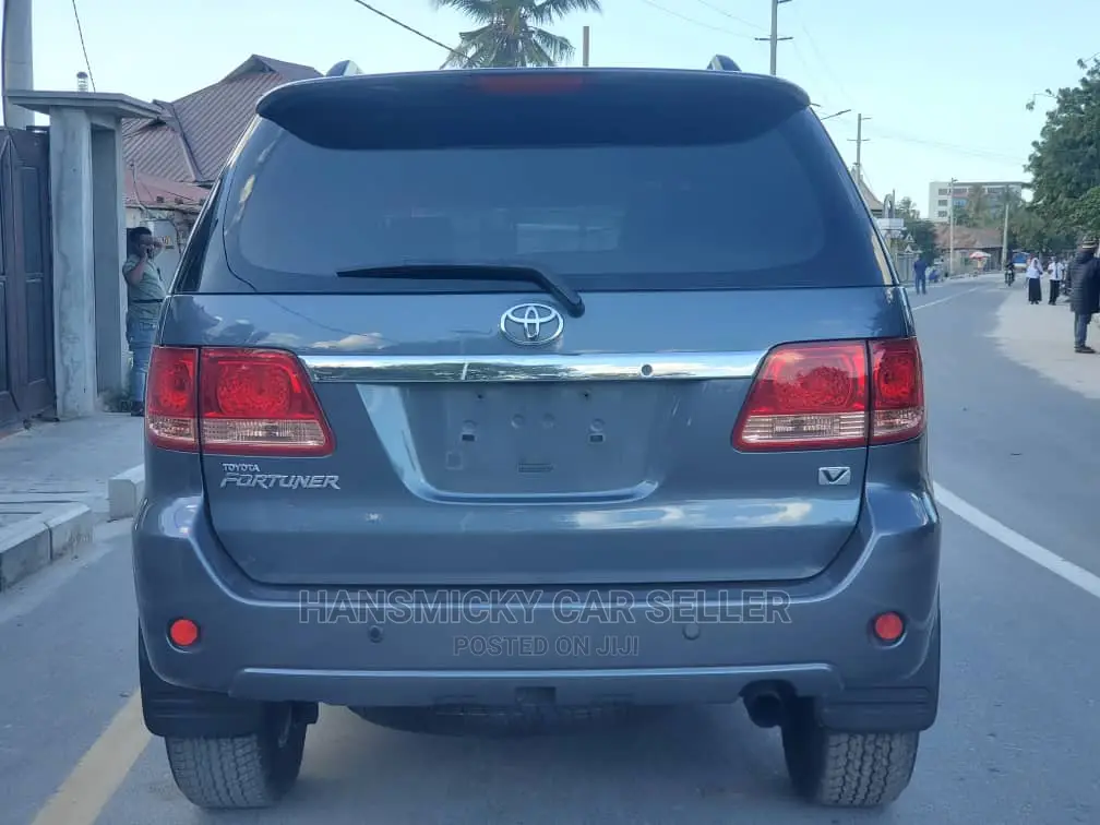 Toyota Fortuner 2006 Gray