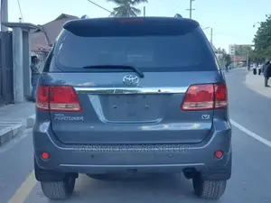 Toyota Fortuner 2006 Gray