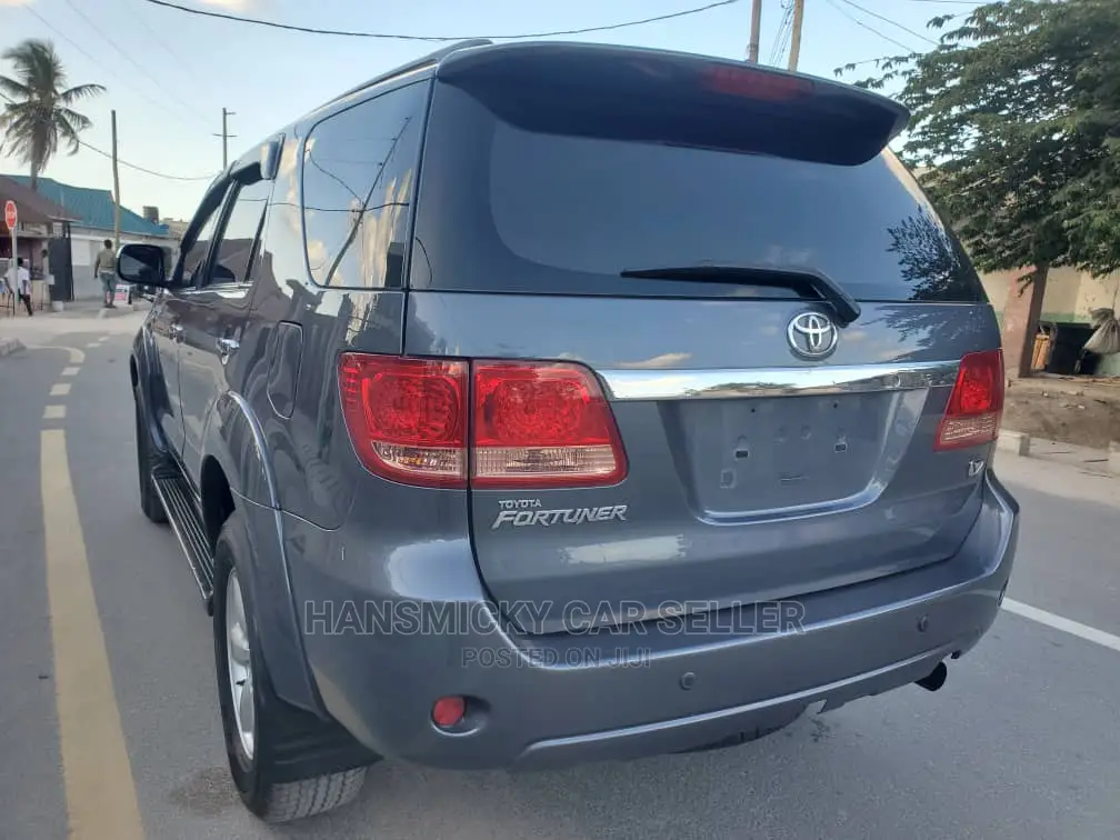 Toyota Fortuner 2006 Gray