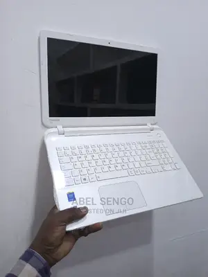 Laptop Toshiba Satellite C675 4GB Intel Core I3 HDD 500GB