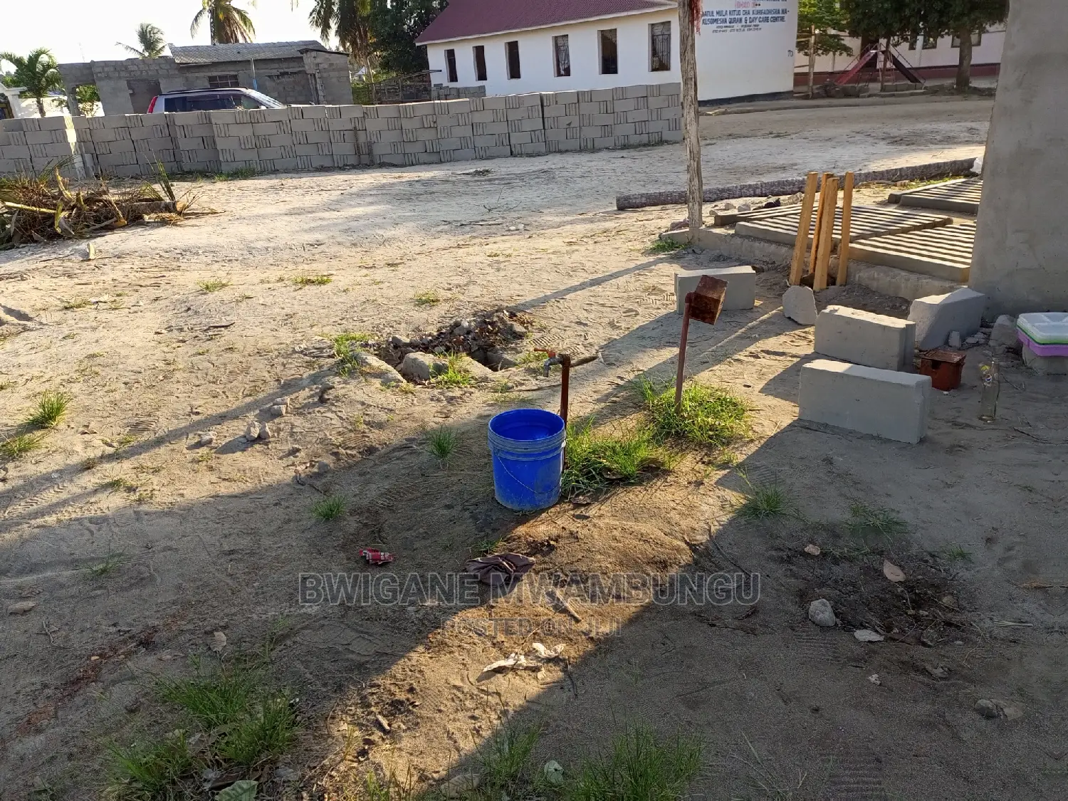 Viwanja Kongowe Jiran Na Twangoma Bei