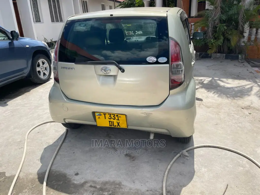 Toyota Passo 2005