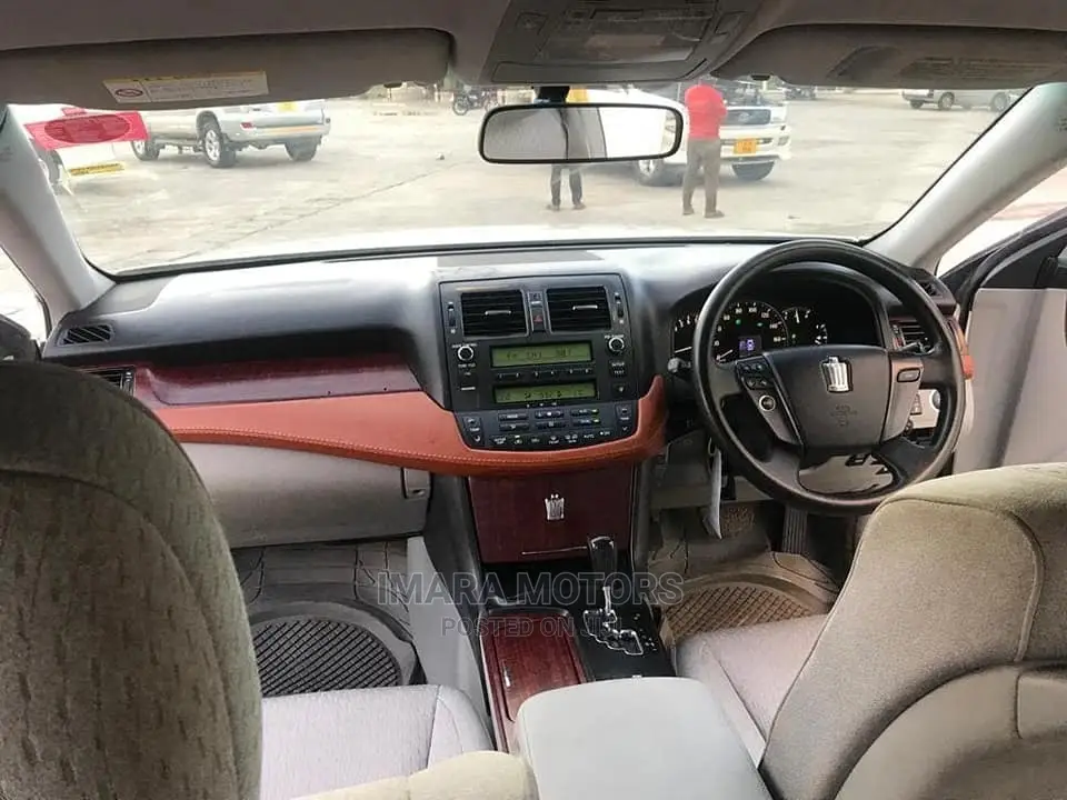 Toyota Crown 2009 White