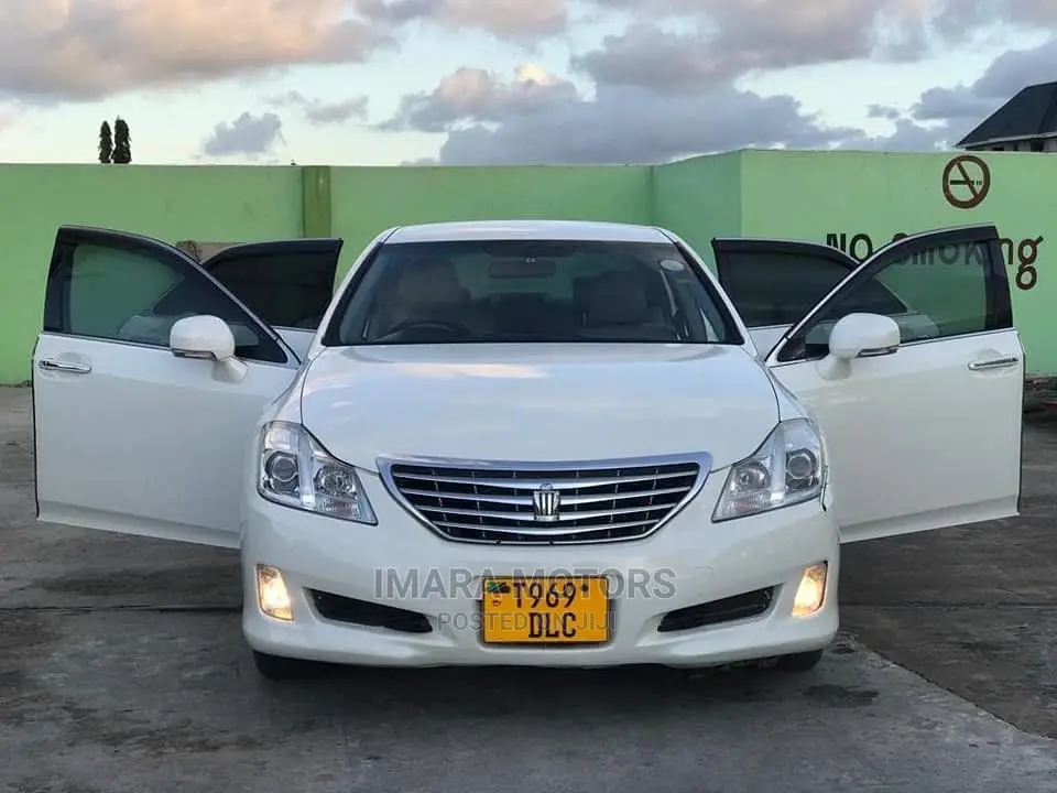 Toyota Crown 2009 White