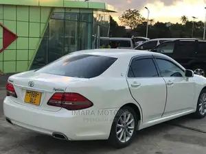 Toyota Crown 2009 White
