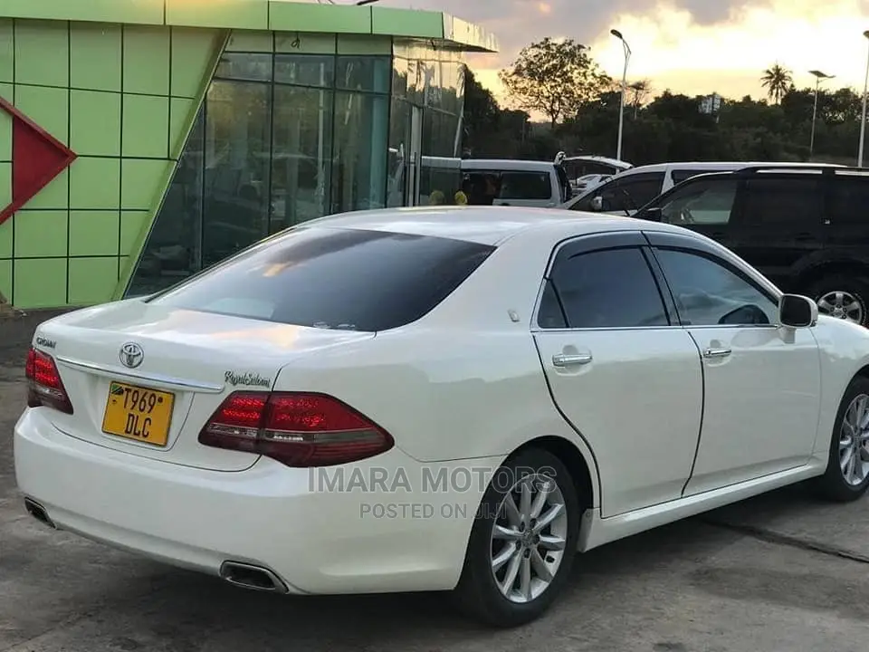 Toyota Crown 2009 White