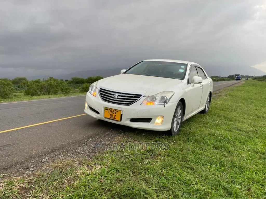 Toyota Crown 2009 White