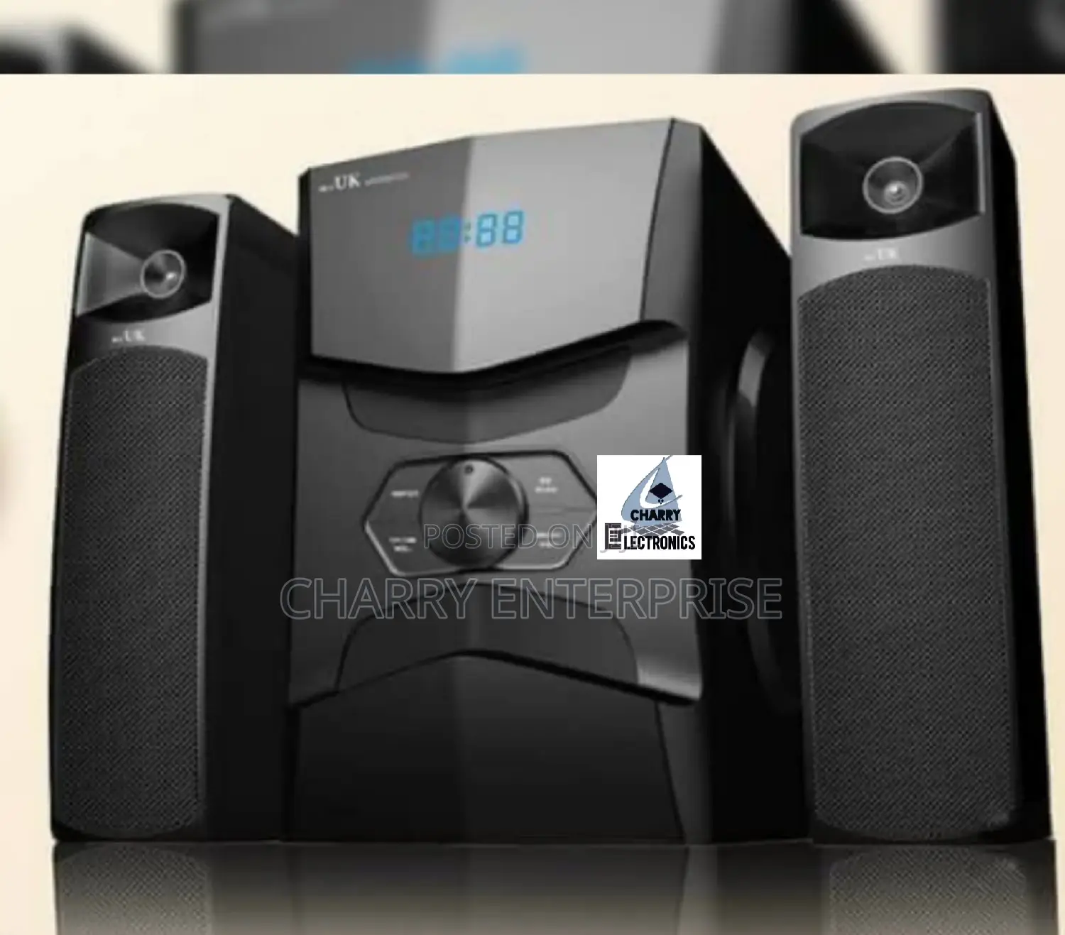 Mr UK Subwoofer 
Aux
Fm Radio
Bluetooth
Flash Port