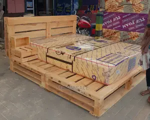 Kitanda Kizuri Sana Simple Pallet