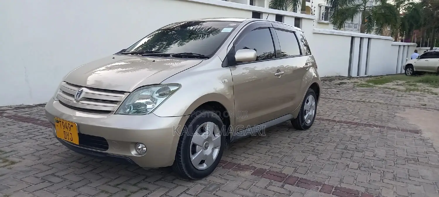 Toyota IST 2004 Gold