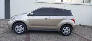 Toyota IST 2004 Gold