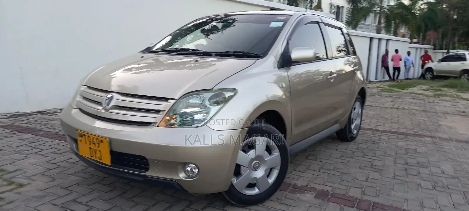 Toyota IST 2004 Gold