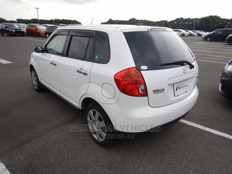 Mazda Verisa 2009 Pearl