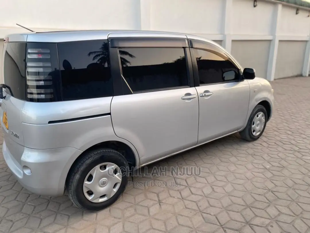 Toyota Sienta 2005 Silver