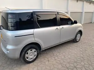 Toyota Sienta 2005 Silver