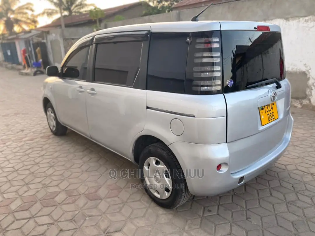 Toyota Sienta 2005 Silver