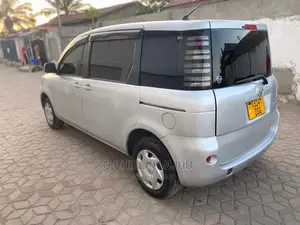 Toyota Sienta 2005 Silver