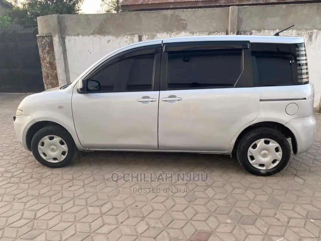 Toyota Sienta 2005 Silver