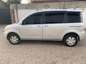 Toyota Sienta 2005 Silver