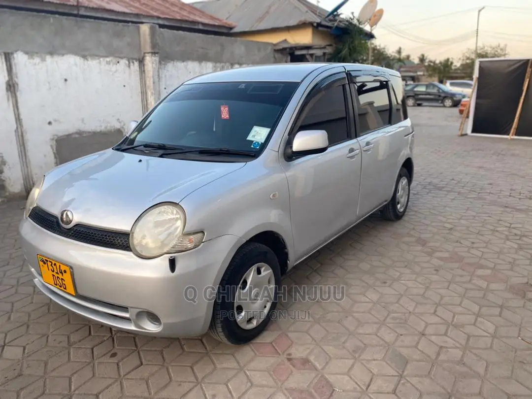 Toyota Sienta 2005 Silver