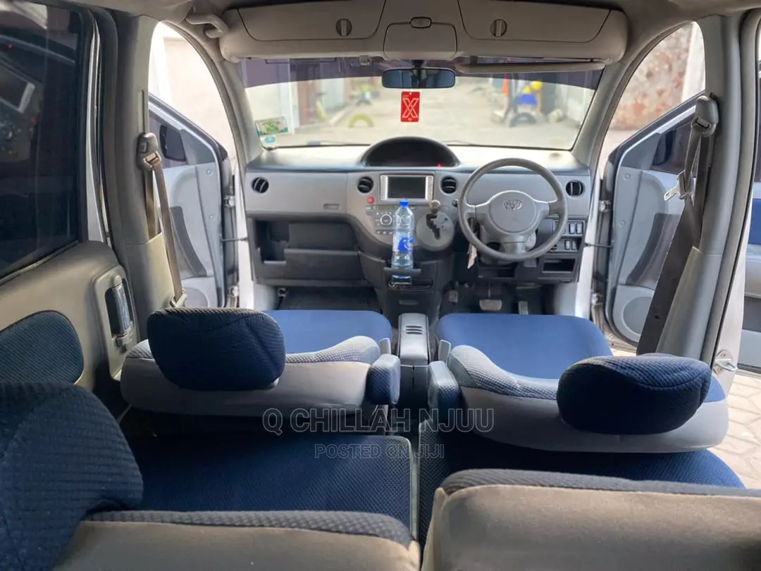 Toyota Sienta 2005 Silver